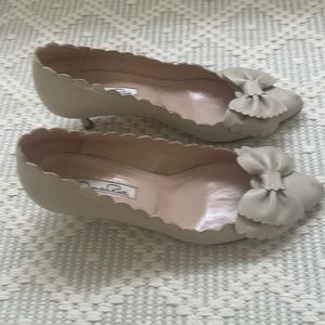 Oscar de la renta bow heels